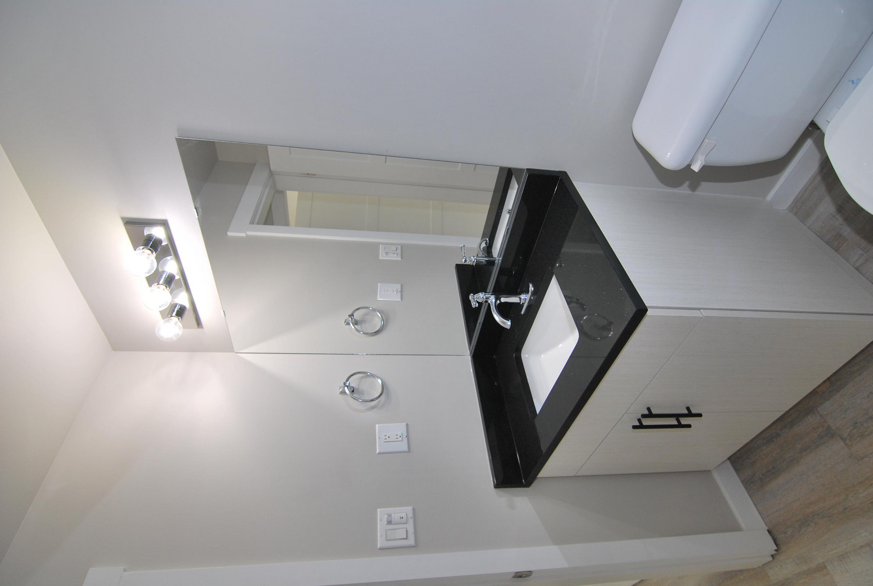 Royal Park Apartments - Photo 13