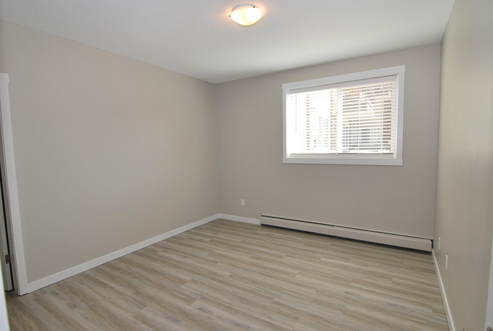Royal Park Apartments - Photo 10