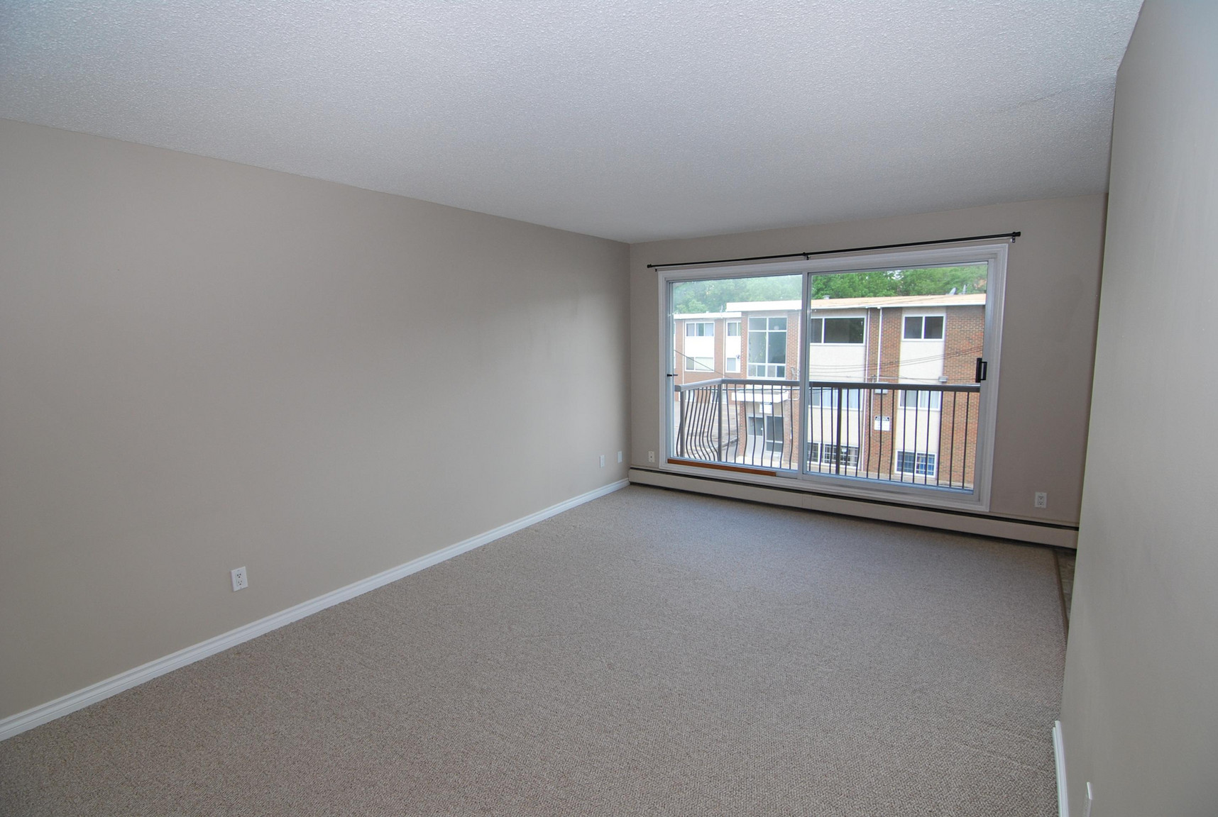 Royal Park Apartments - Photo 28