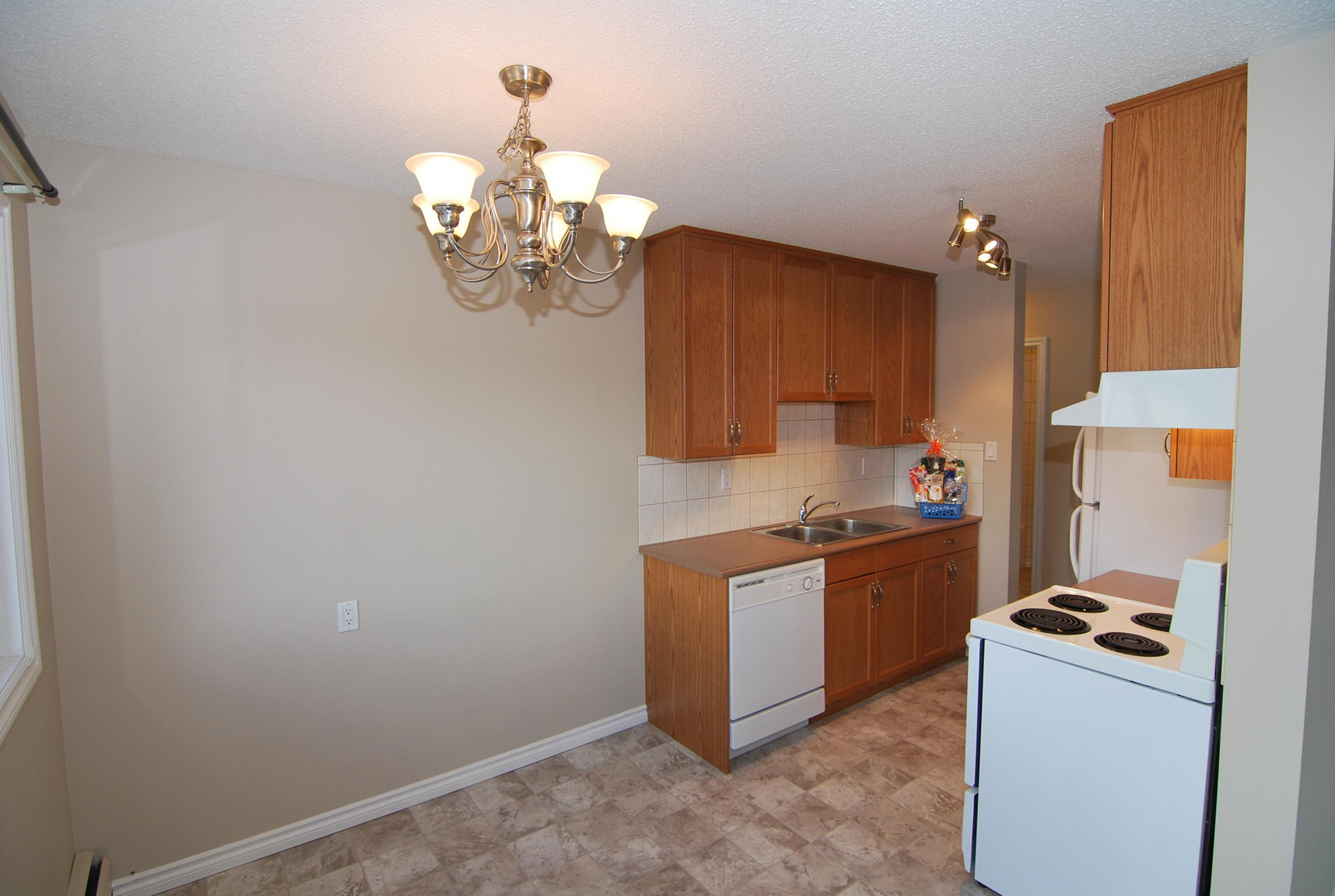 Royal Park Apartments - Photo 34