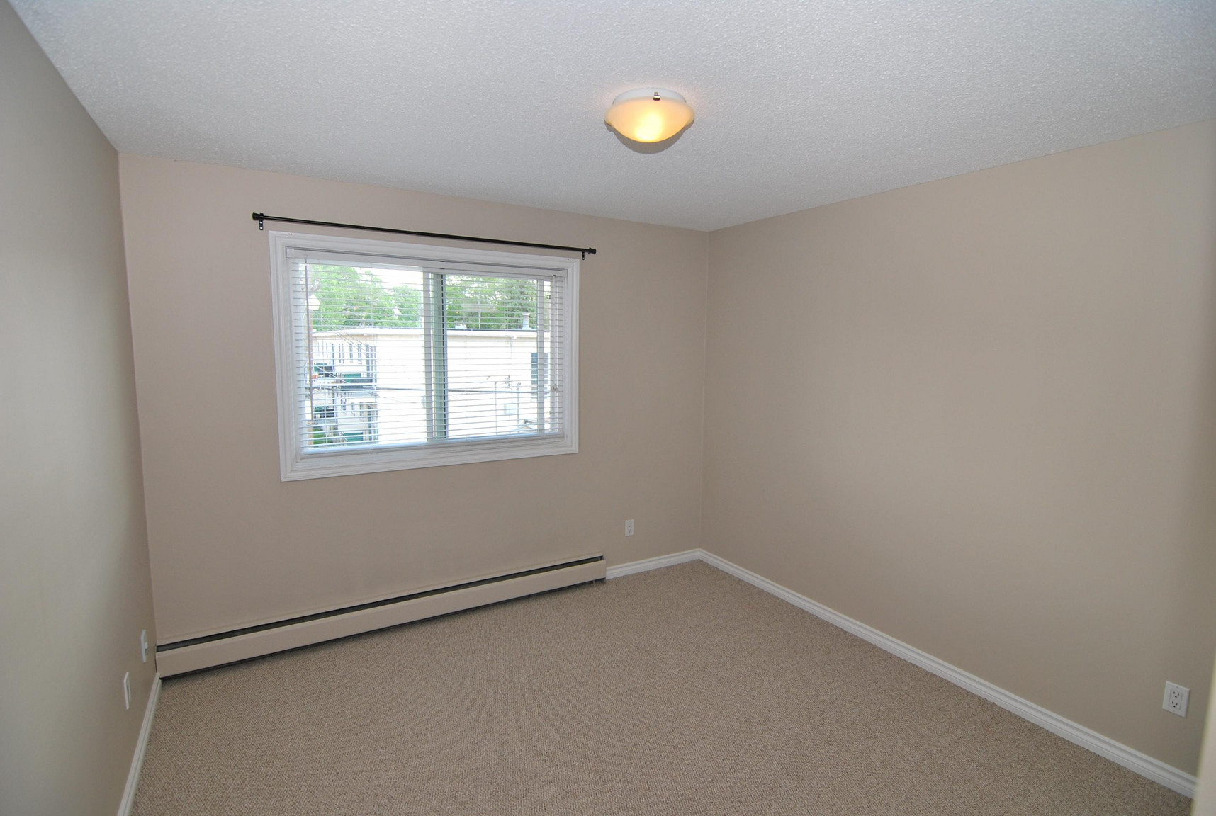 Royal Park Apartments - Photo 40