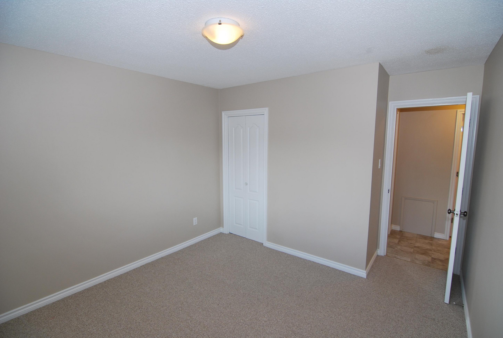 Royal Park Apartments - Photo 43