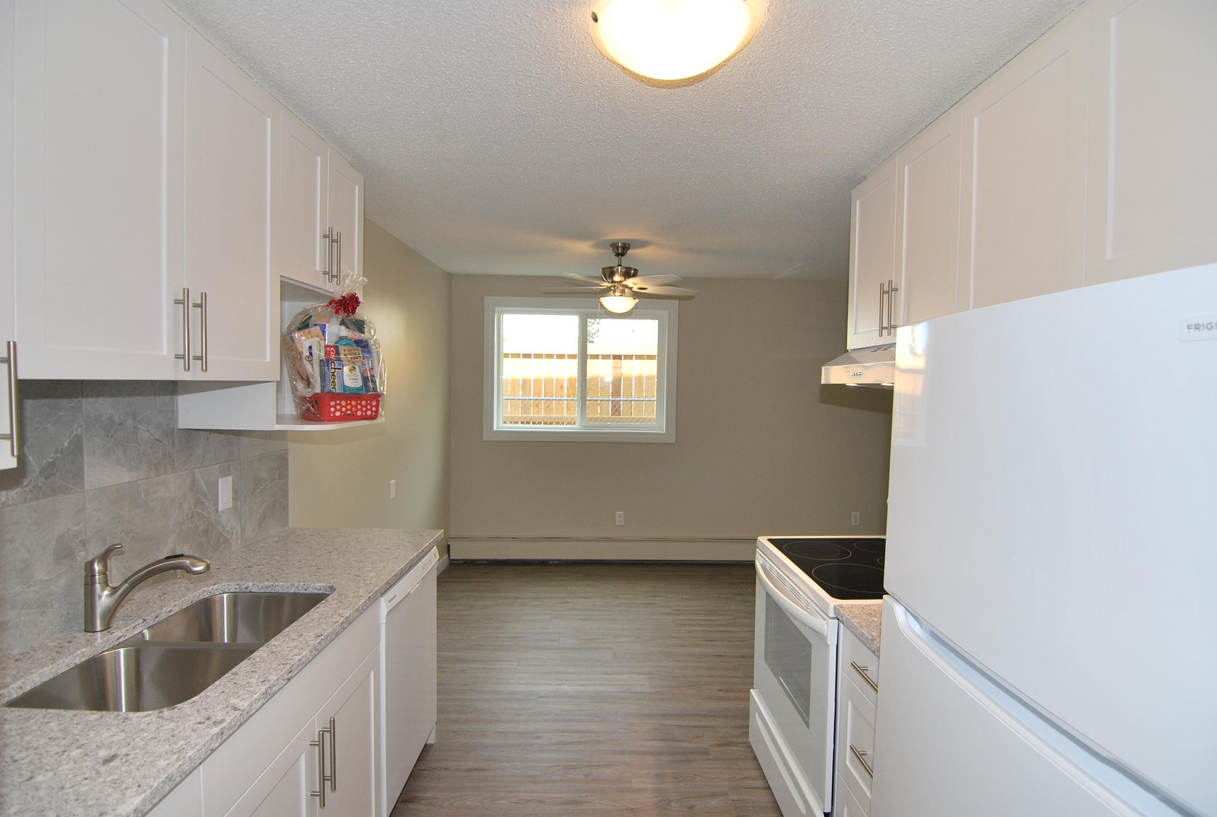 Glenhaven Manor - Photo 2