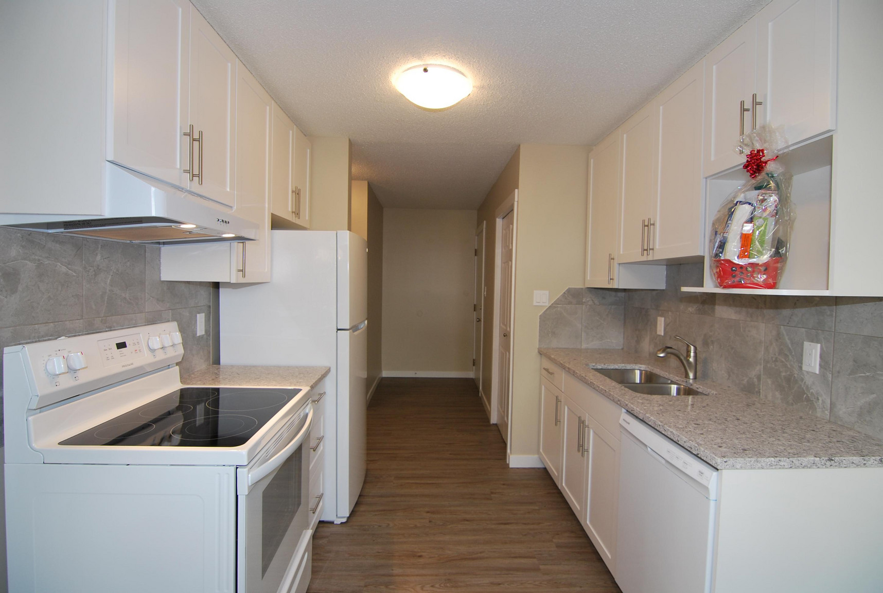 Glenhaven Manor - Photo 3