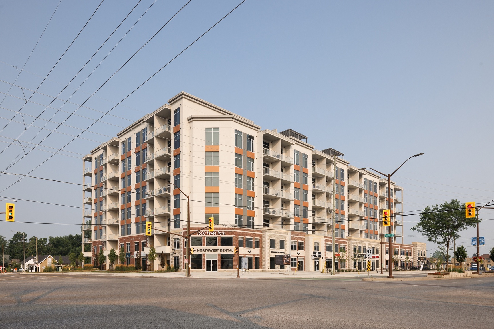 1600 Hyde Park Village Apartments - Photo 4
