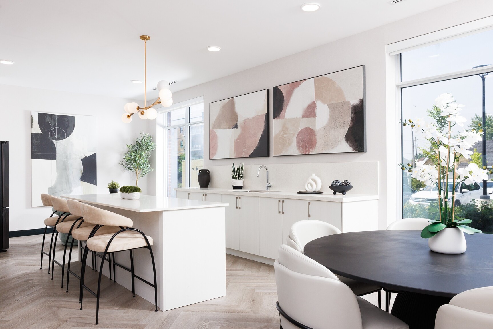 1600 Hyde Park Village Apartments - Photo 10