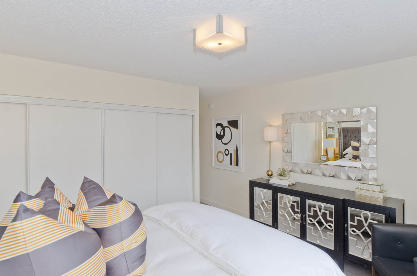 Chateau Apartments - Photo 4