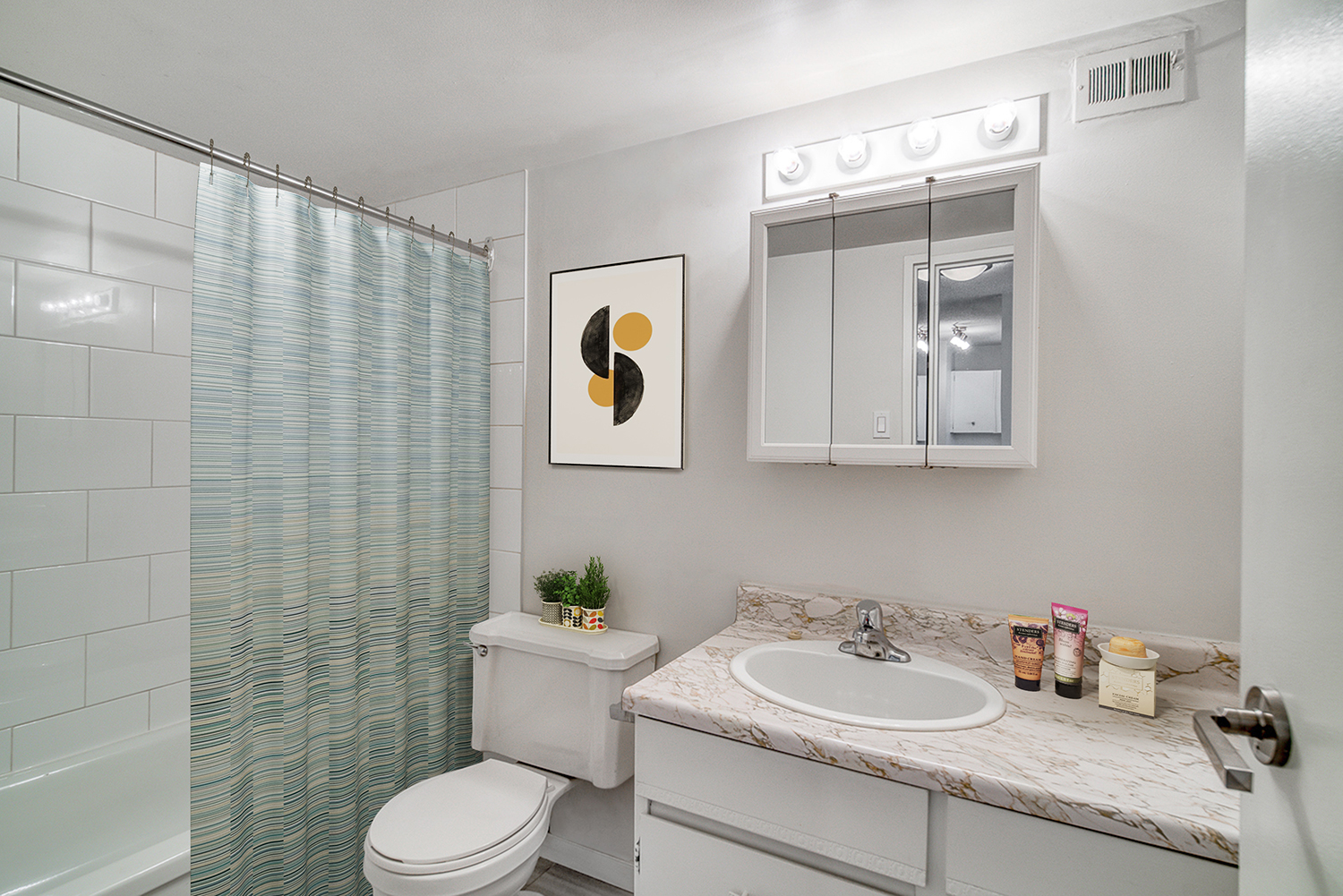 Chateau Apartments - Photo 12