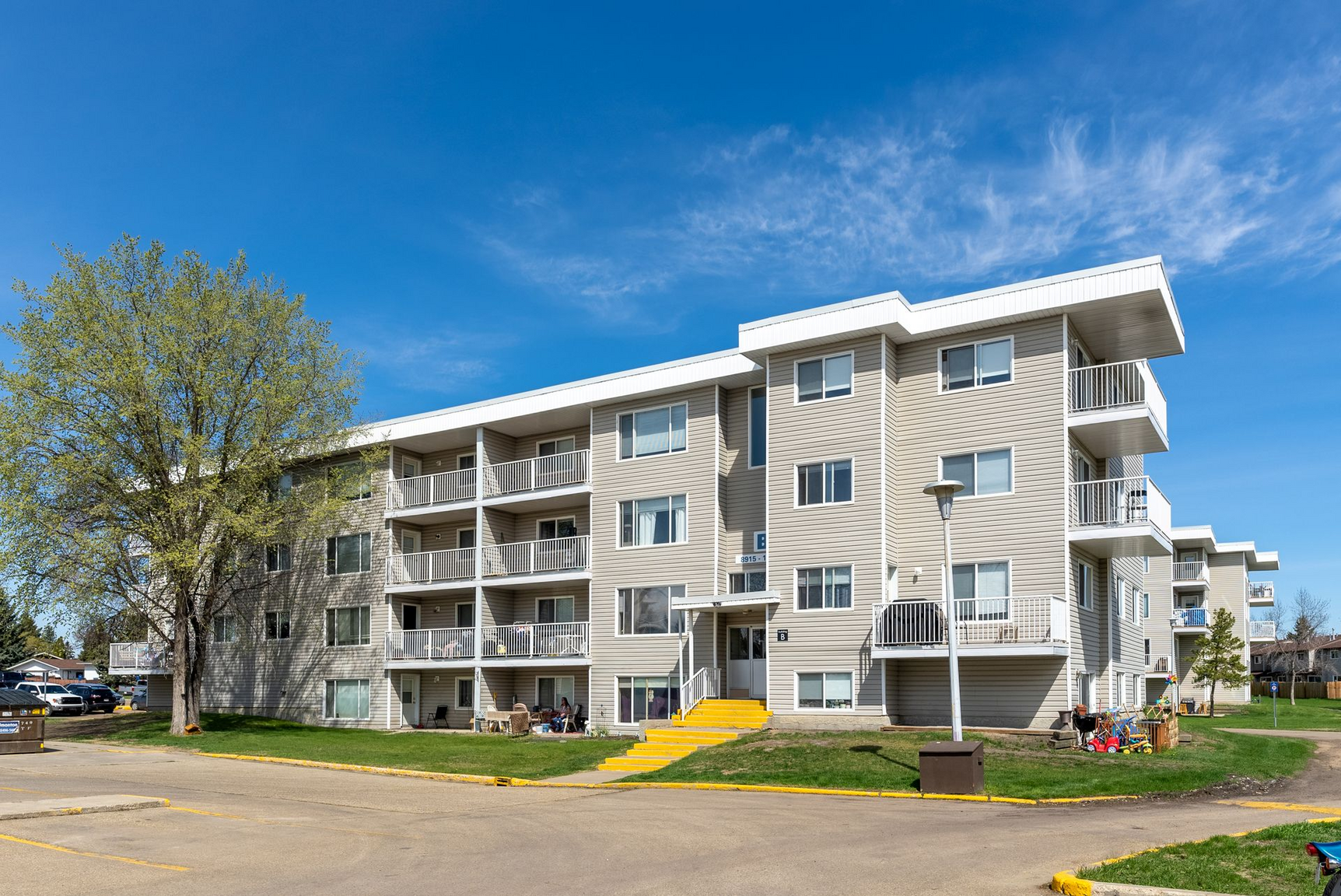 West Edmonton Court - Photo 7