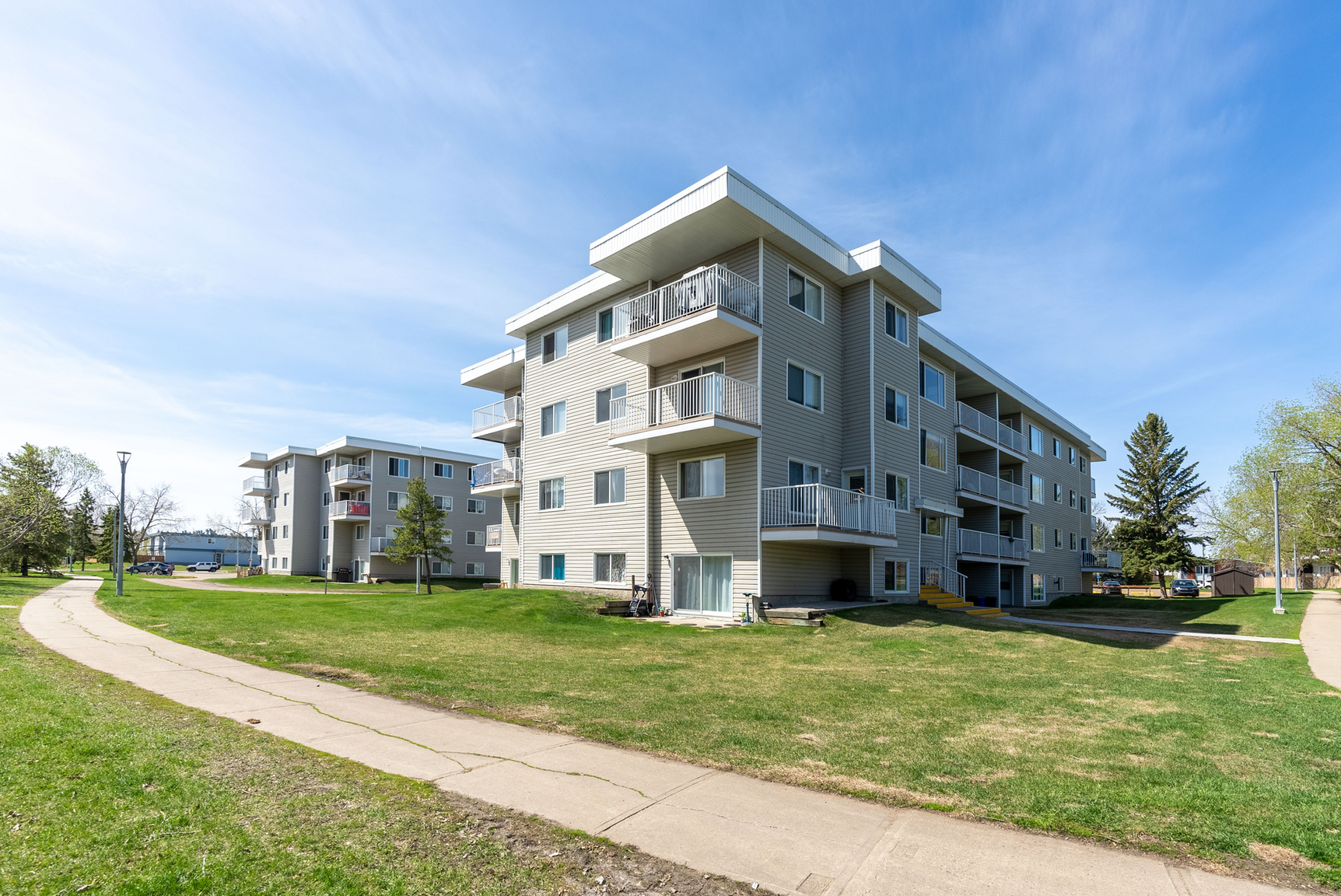 West Edmonton Court - Photo 8