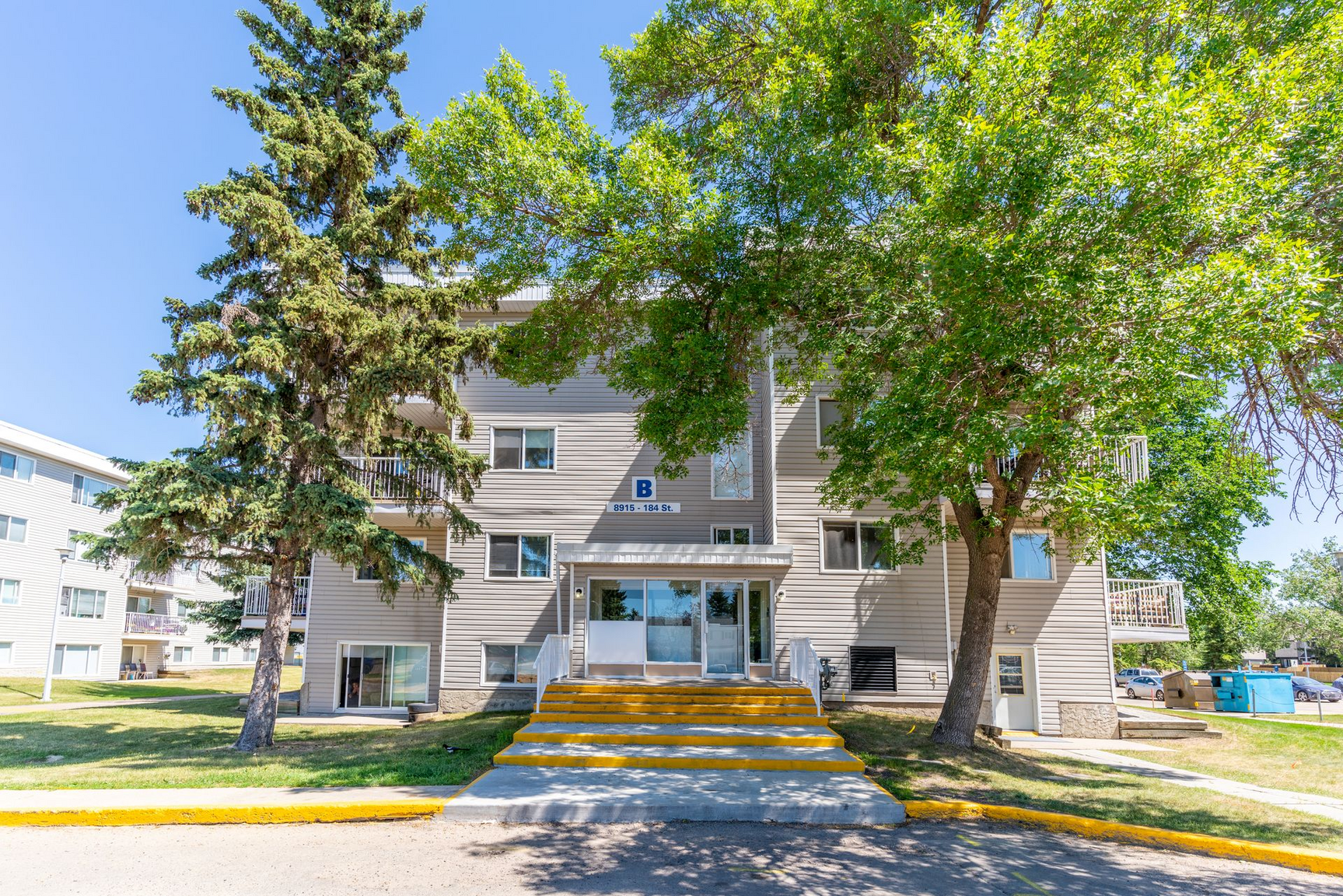 West Edmonton Court - Photo 9