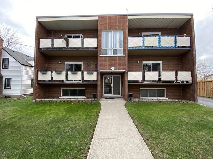 10 Chestnut St. E - 3