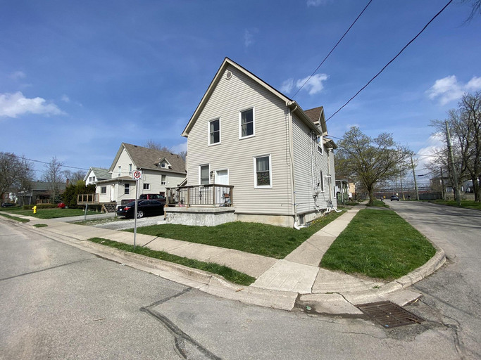 76 Carleton St. S - 2