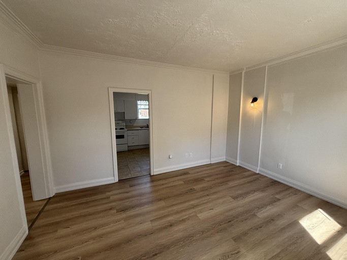 24 Niagara St. - C