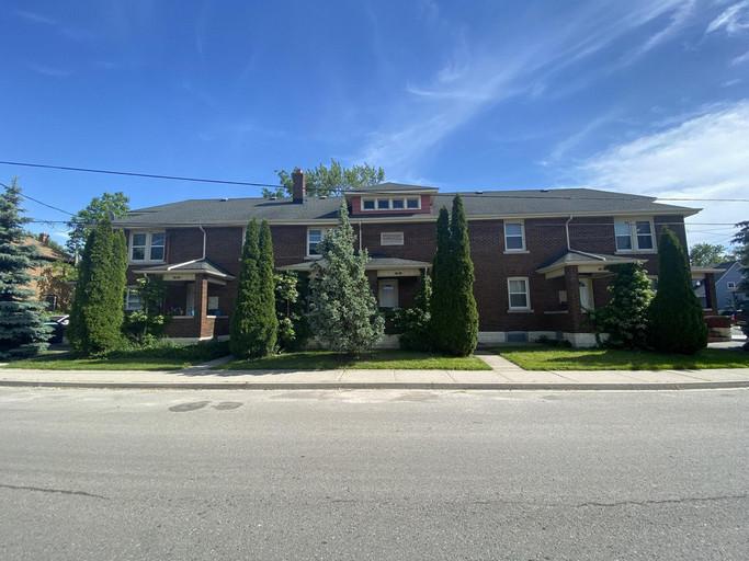 5004 Maple St.