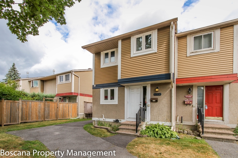 1800 Stonehenge Crescent - 1