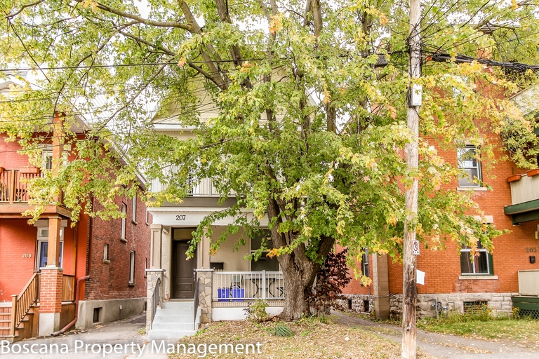 c186a60c6318458781cacd4e0076296d.jpg 207 Fifth Avenue - Unit 2 - 2