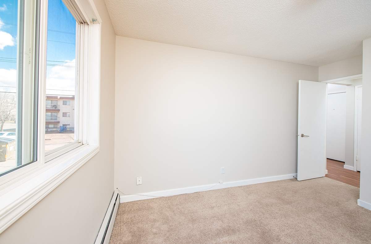 Diane Manor - Photo 17