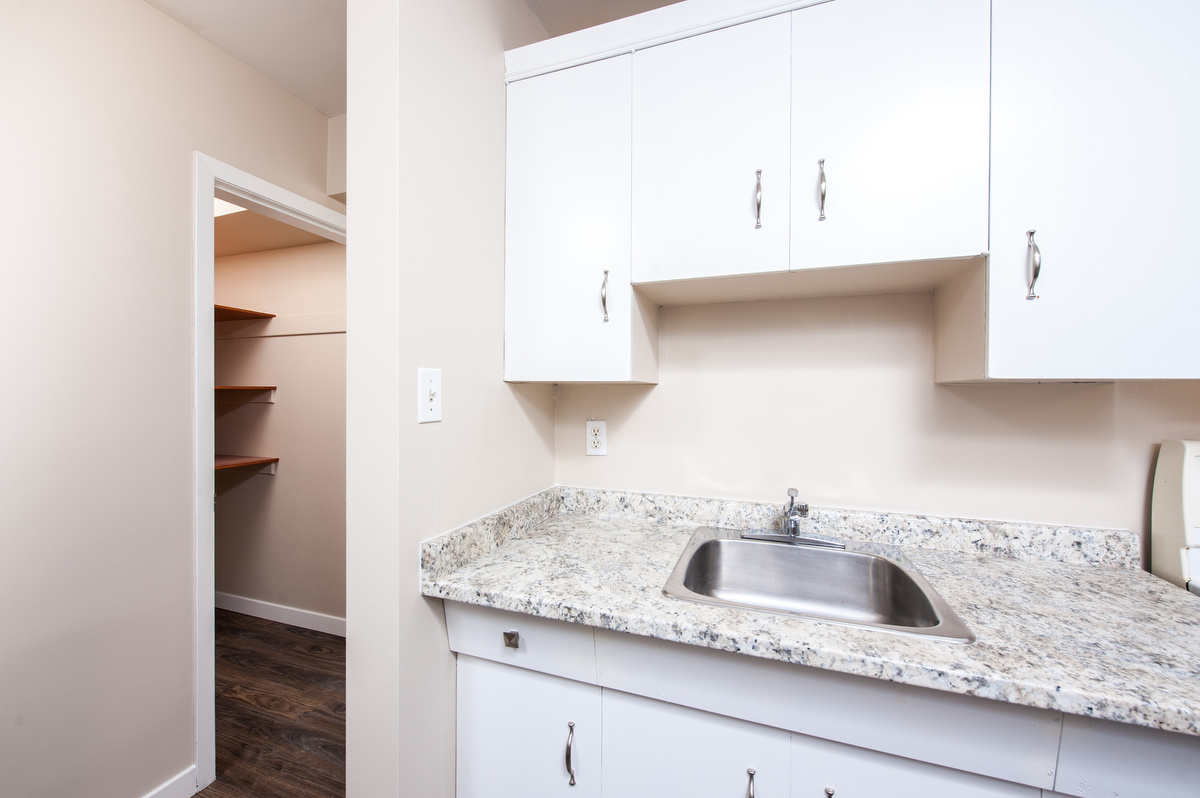 Shaughnessy Manor - Photo 16