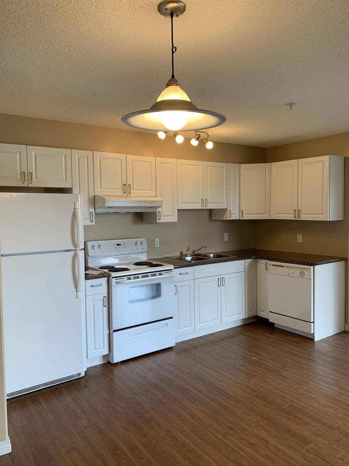 Parkdale Manor - Photo 5