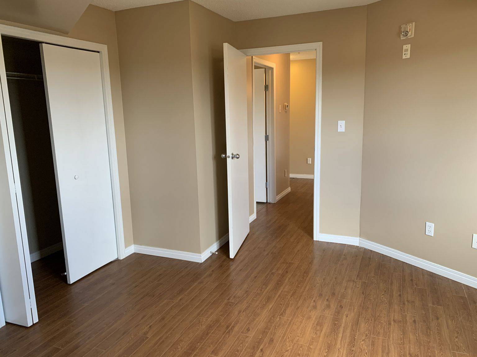 Parkdale Manor - Photo 13