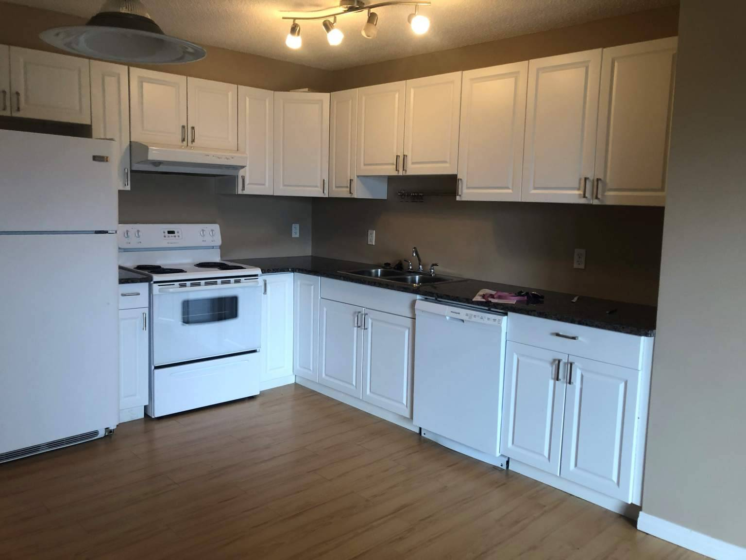 Parkdale Manor - Photo 20