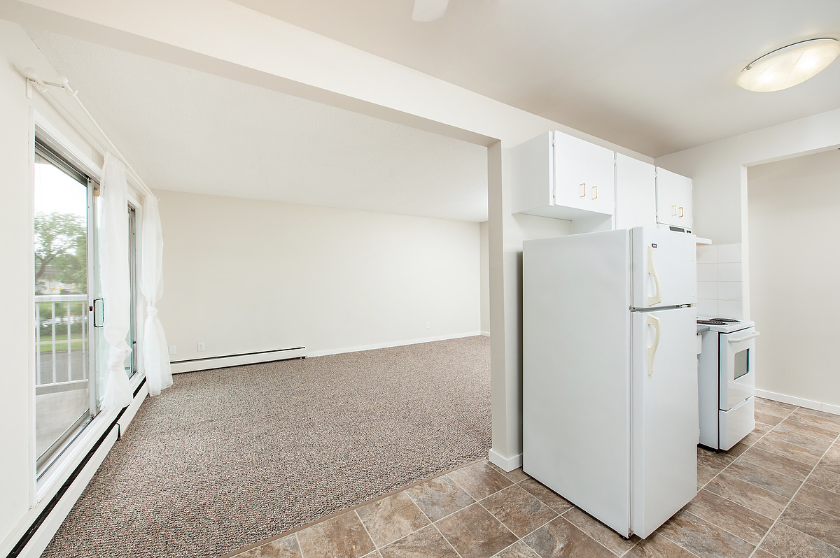 Diplomat Manor - Photo 6