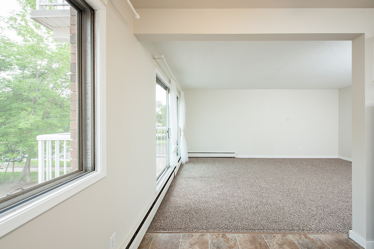 Diplomat Manor - Photo 8