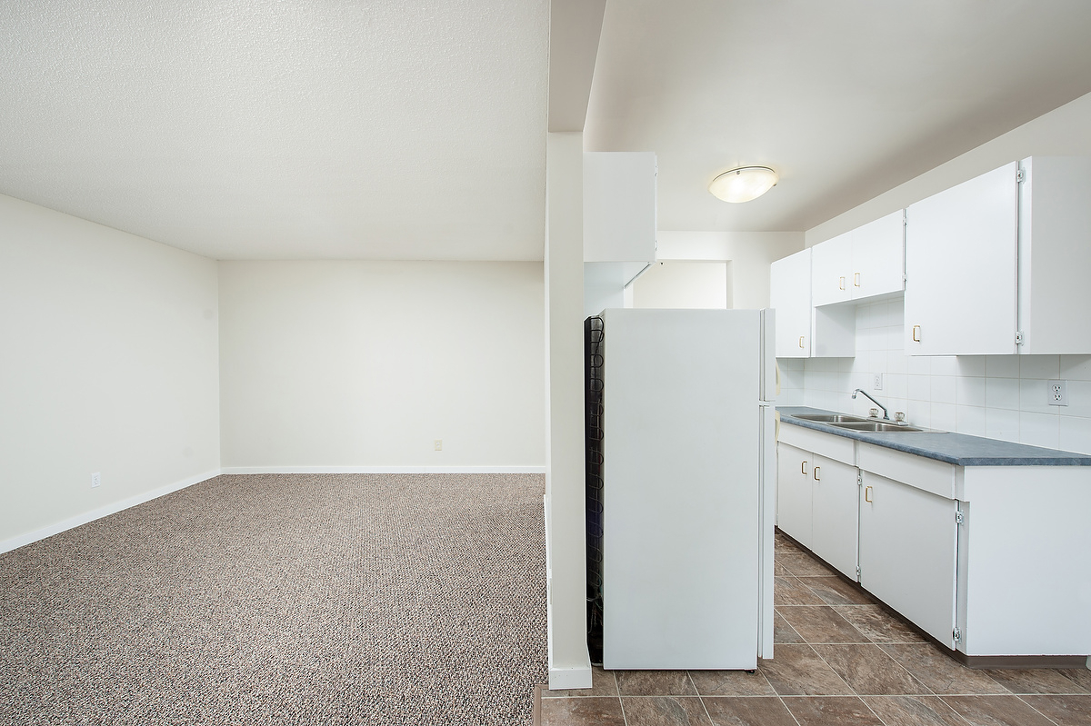 Diplomat Manor - Photo 9