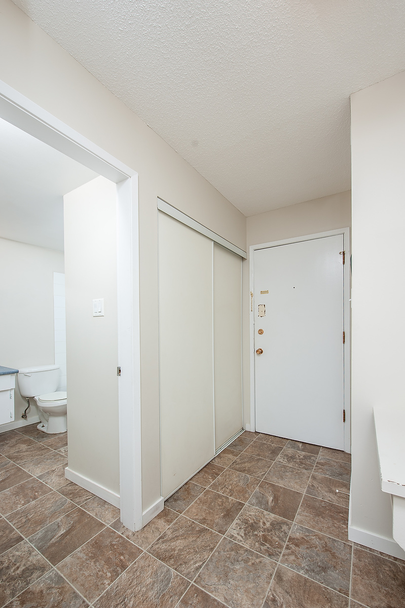 Diplomat Manor - Photo 21