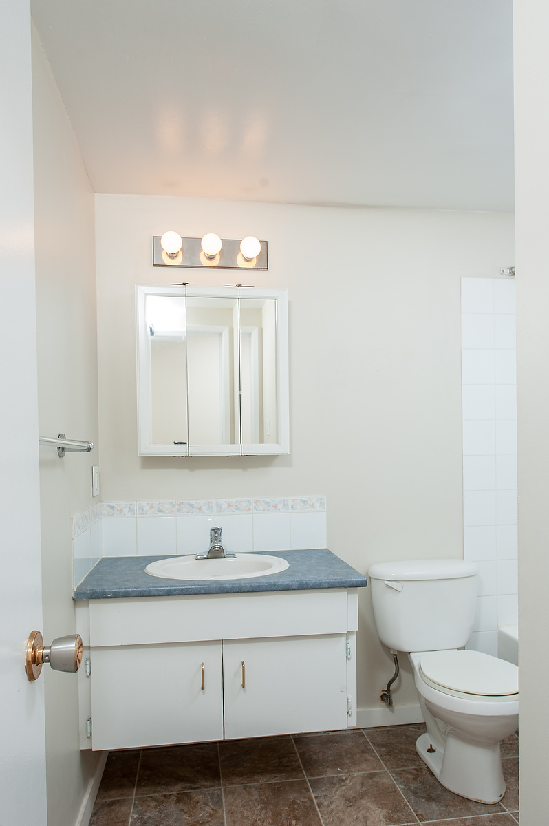 Diplomat Manor - Photo 22