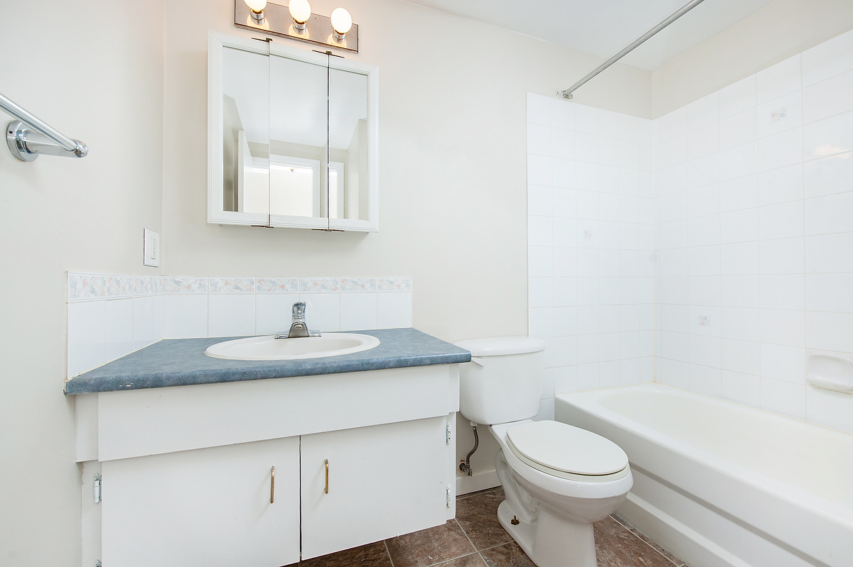 Diplomat Manor - Photo 23
