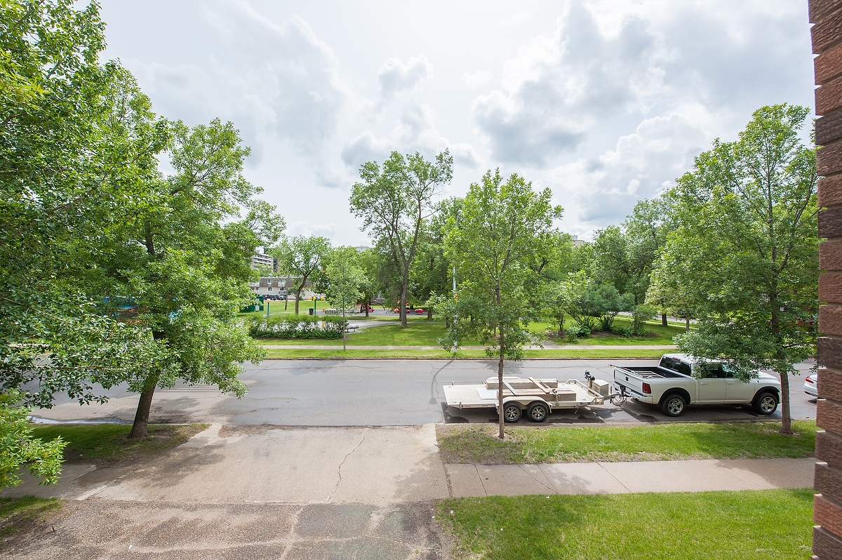 Diplomat Manor - Photo 27