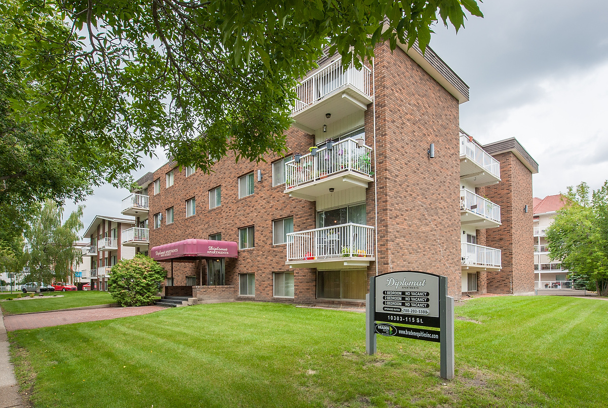 Diplomat Manor - Photo 28