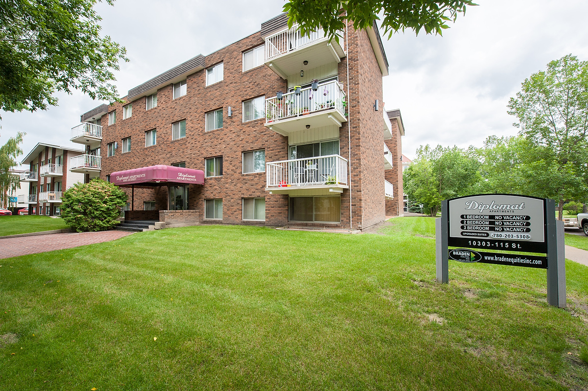 Diplomat Manor - Photo 29
