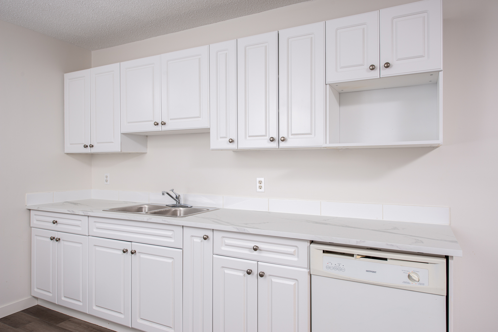 Pioneer Apartments - Photo 8