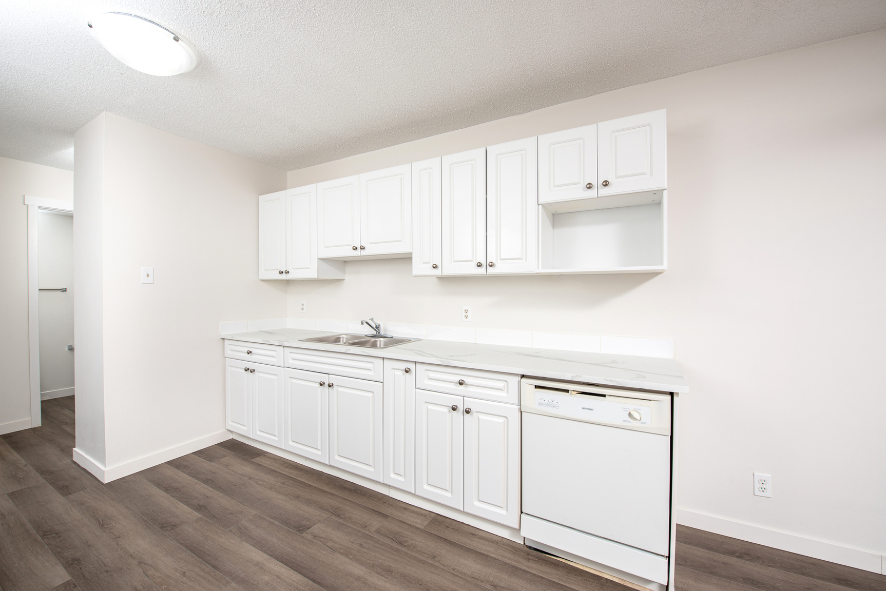 Pioneer Apartments - Photo 9