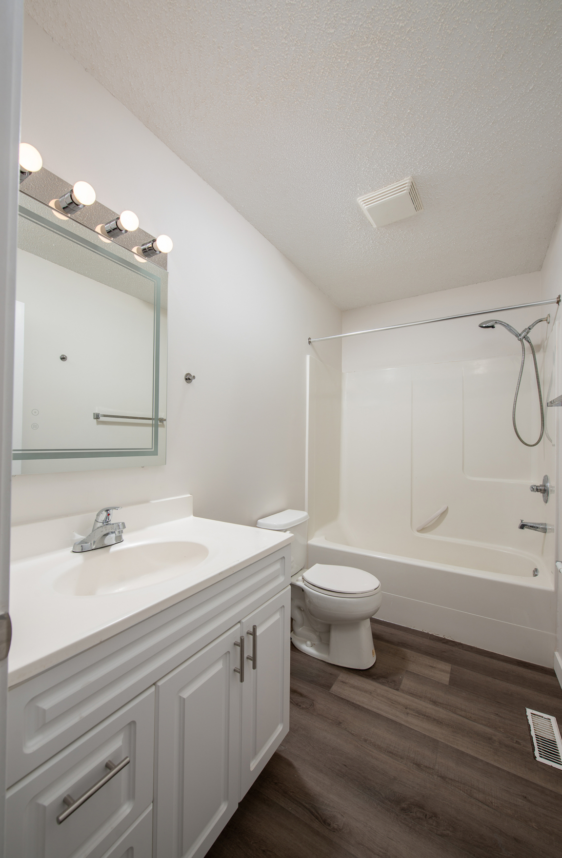 Bridgeport Village - Get 1 Month free! - Photo 24