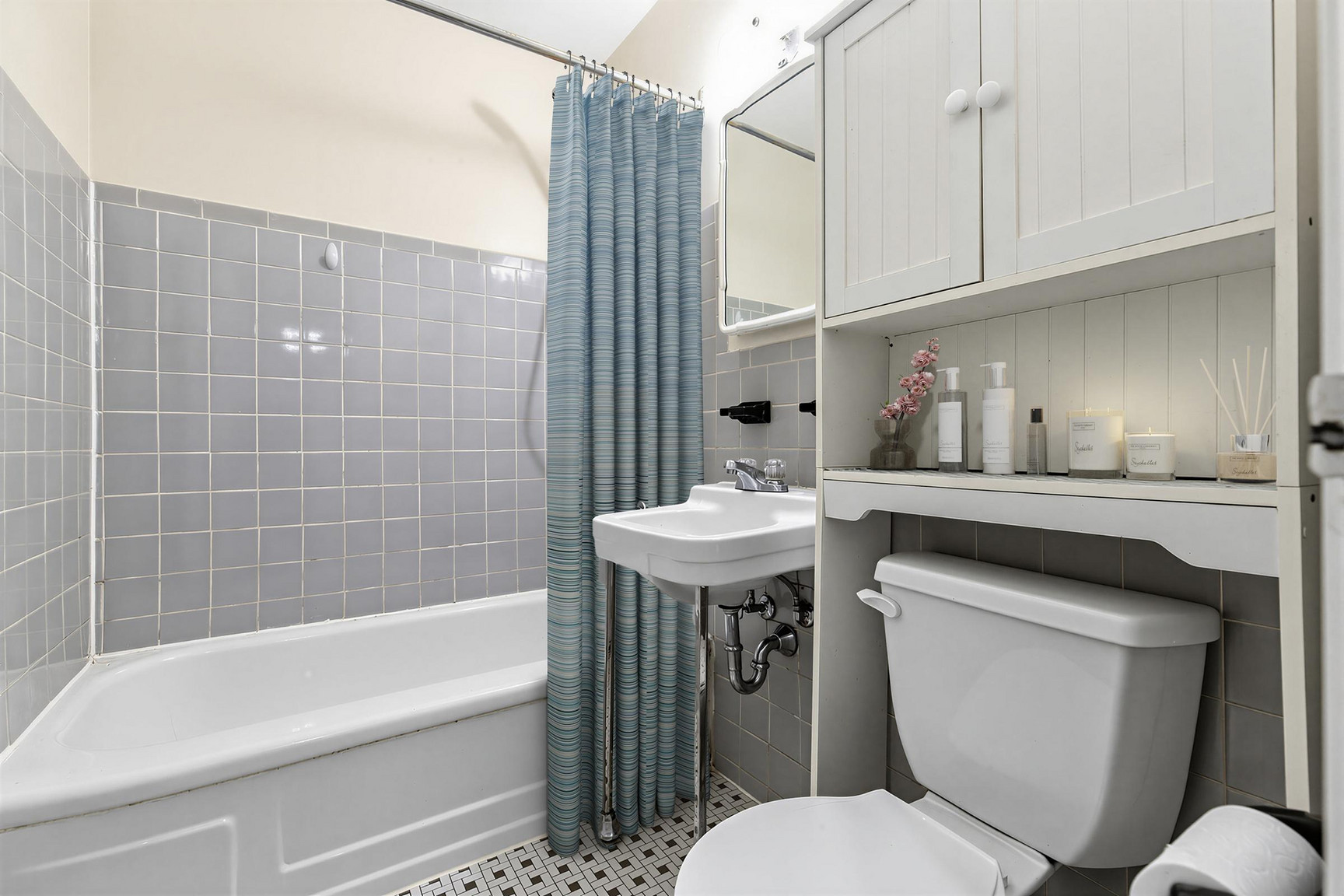 2329 Kipling Avenue - Photo 8