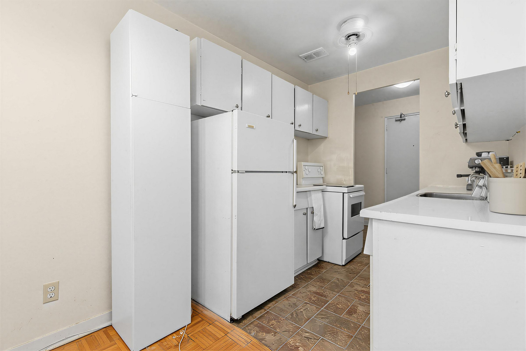 2329 Kipling Avenue - Photo 7