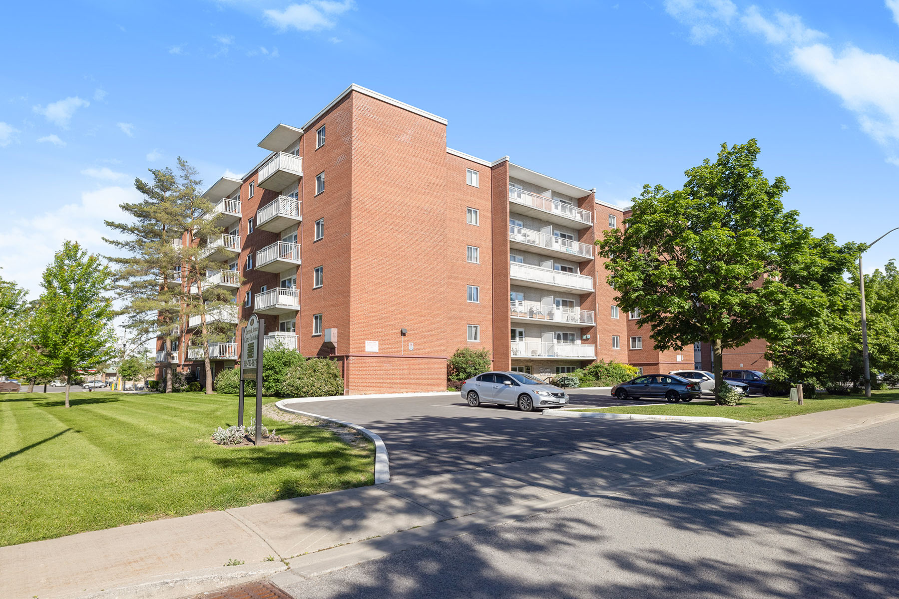 48 Laverock Avenue, Richmond Hill, ON L4C 4J5 — photo 1