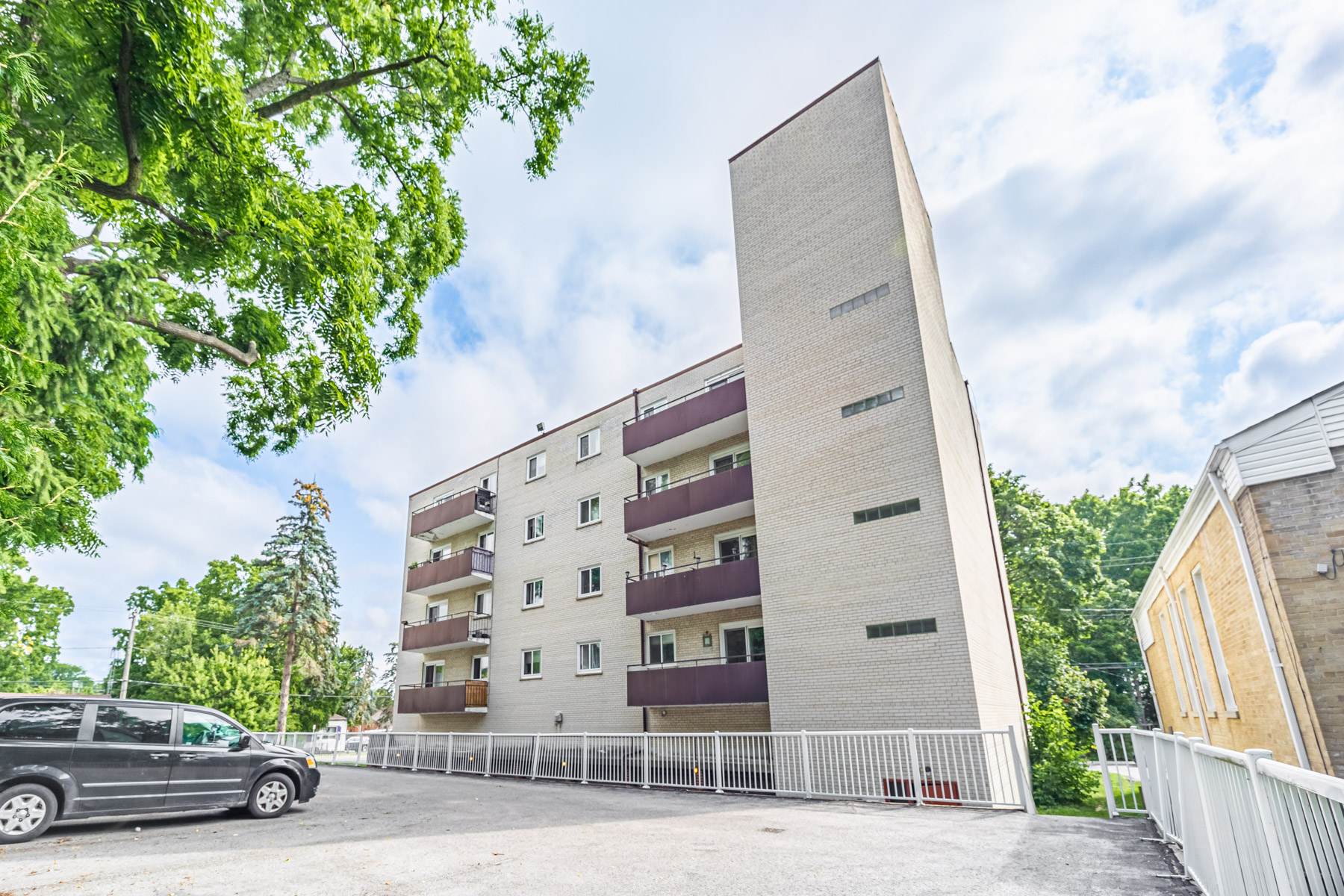 140 Kent Street, Whitby, ON L1N 4X9 — photo 1