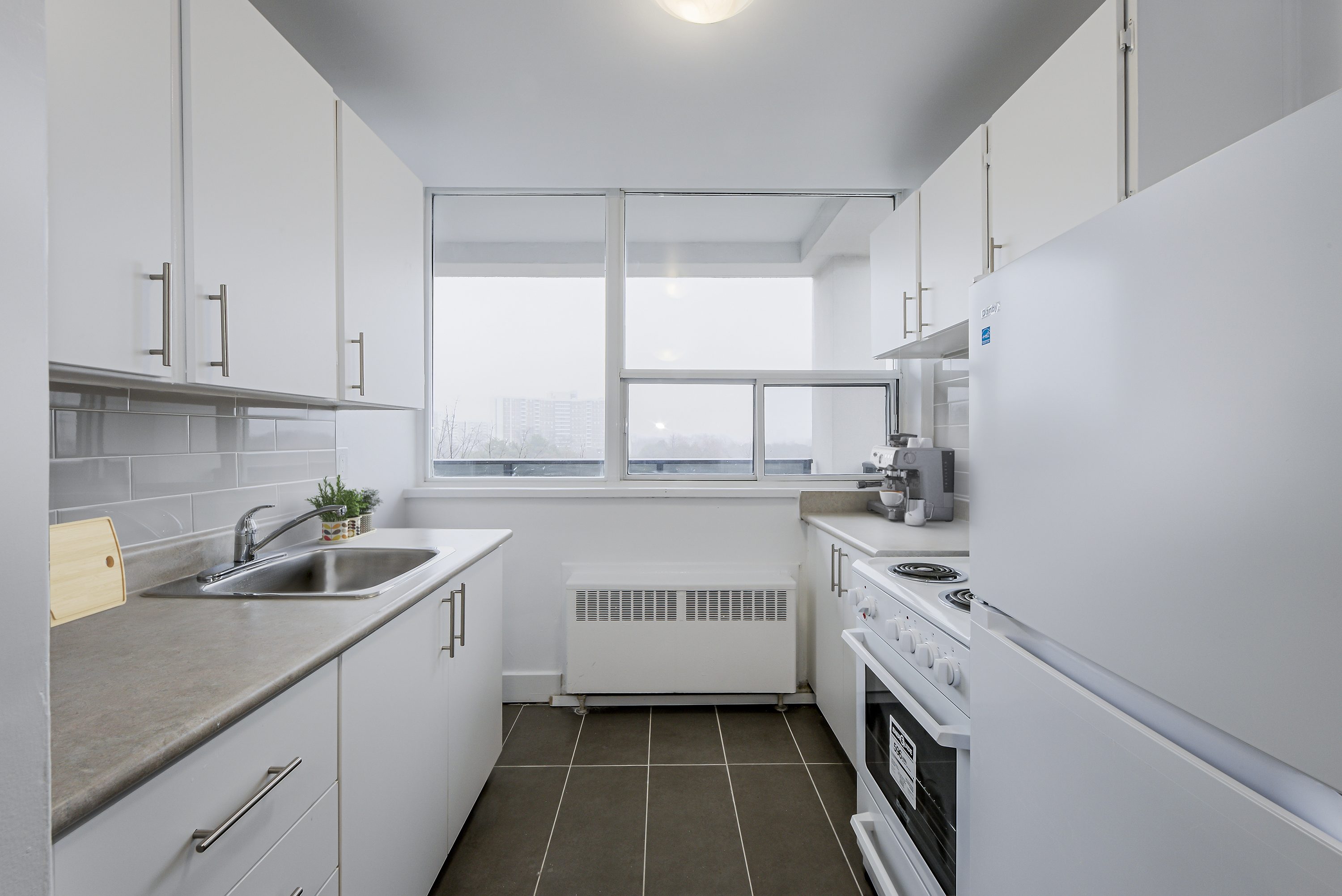 1 Deauville Lane, North York, ON M3C 1Z7 — photo 3