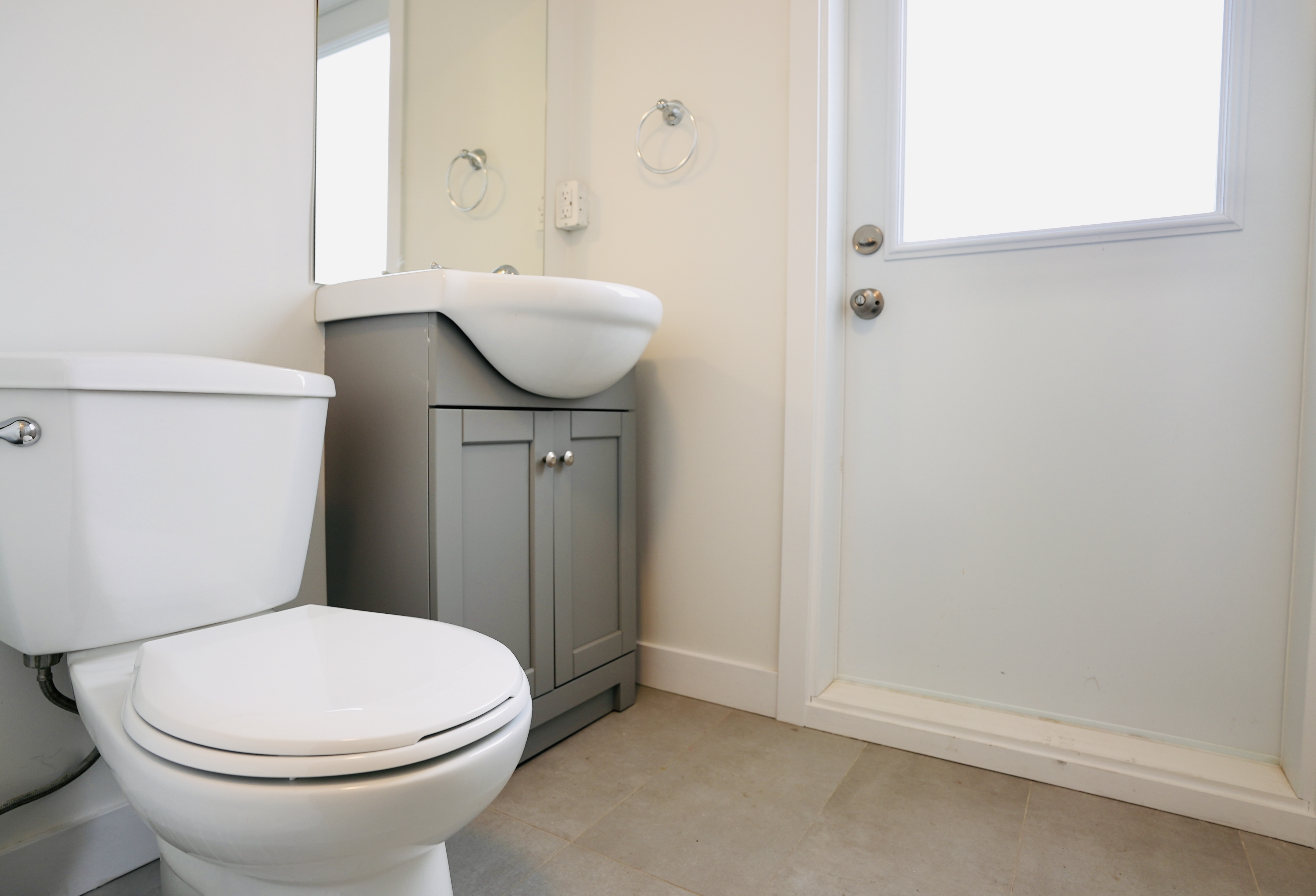 922 & 926 Queen Street East, Toronto, ON M4M 1J5 — photo 2