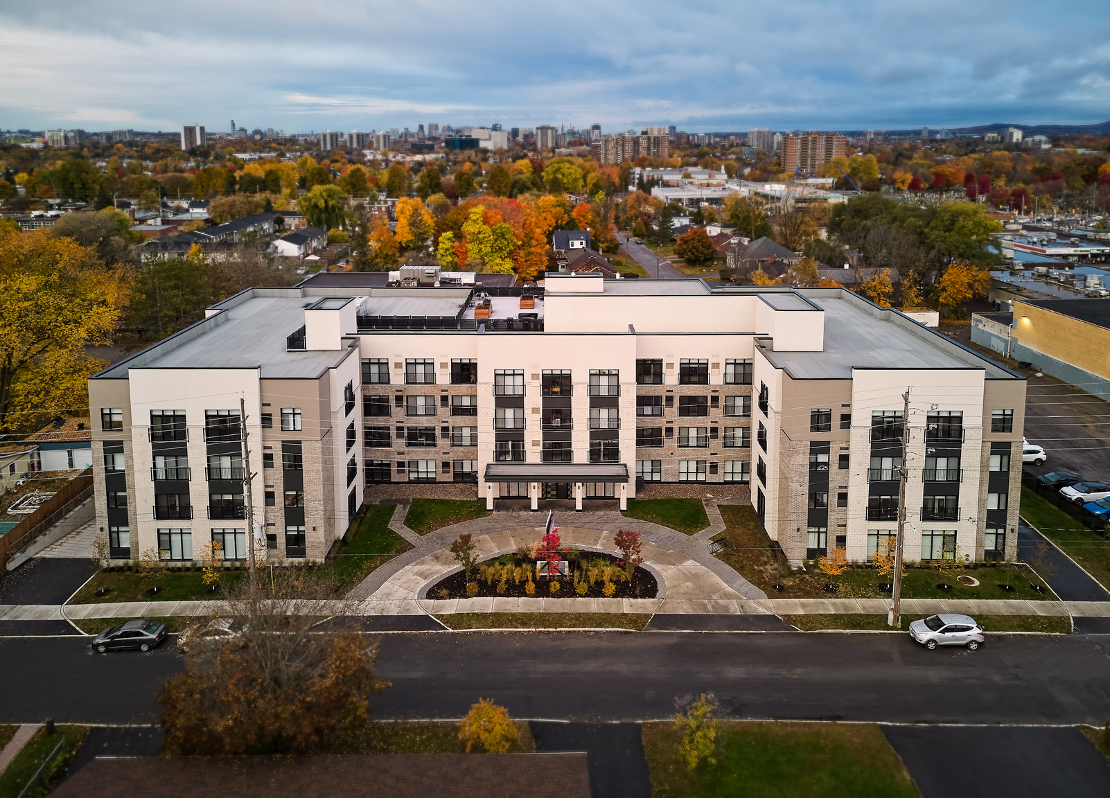 Center Park Apartments by Brigil - Photo 3