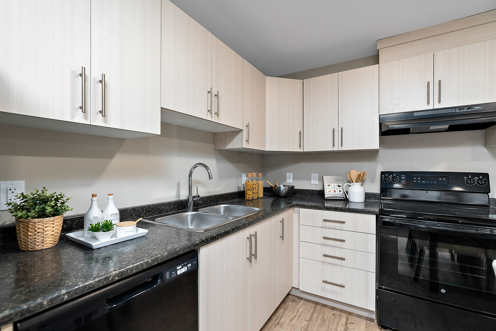 Jardin Apartments - Photo 7