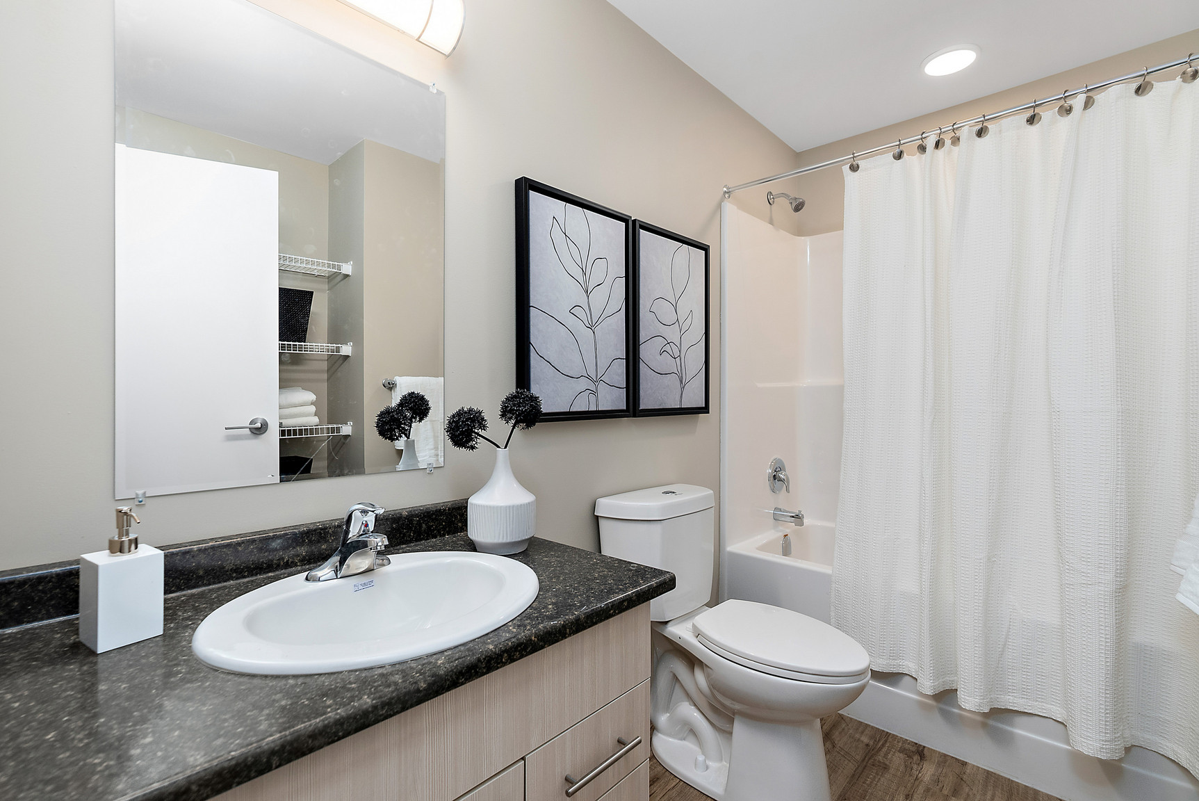 Jardin Apartments - Photo 10