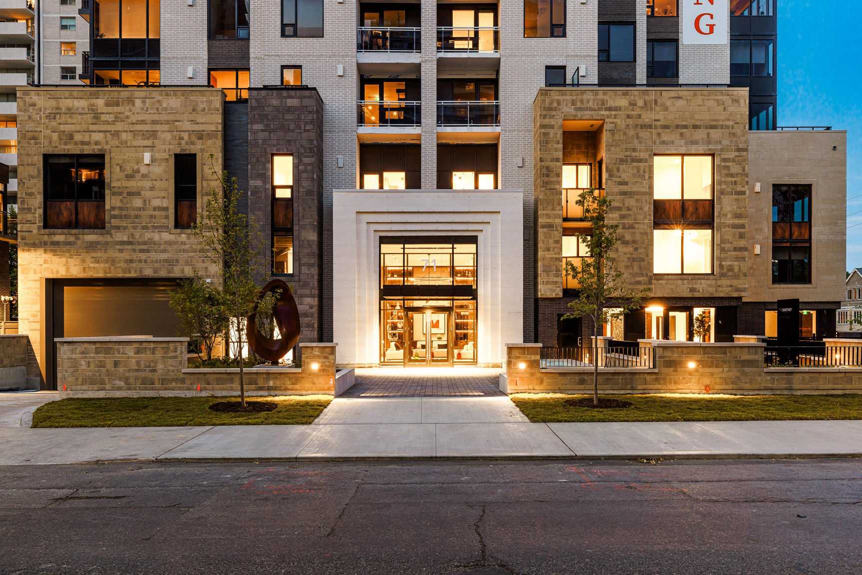The Whitney On Redpath - Photo 37