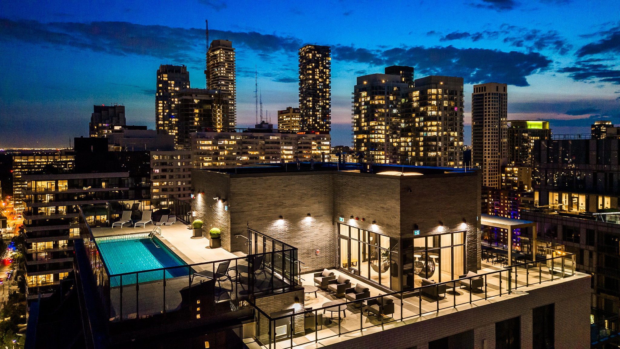 The Whitney On Redpath - Photo 31