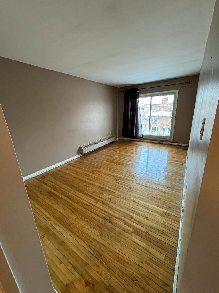 7841 Avenue Trémolières